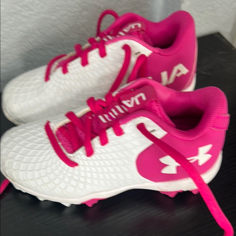 SIZE 10k Under Armour White and Pink Sneakers with Sporty Design - Picture 1 of 3